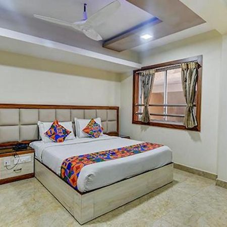 Fabhotel Central Palace Madras Buitenkant foto