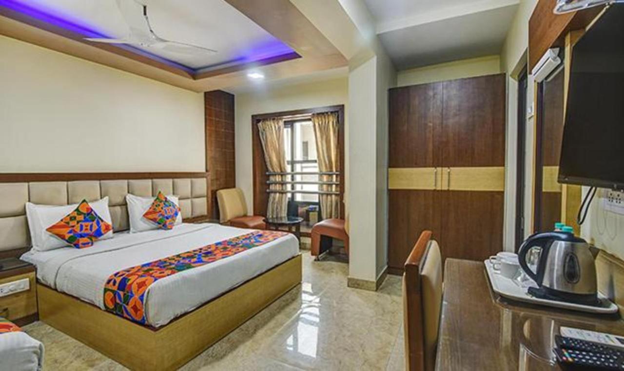 Fabhotel Central Palace Madras Buitenkant foto