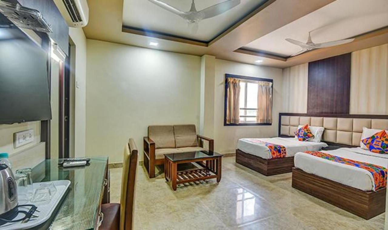 Fabhotel Central Palace Madras Buitenkant foto
