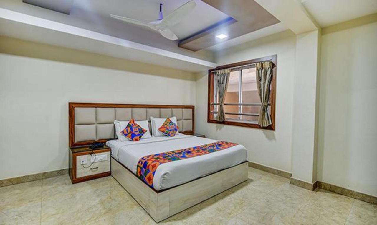 Fabhotel Central Palace Madras Buitenkant foto